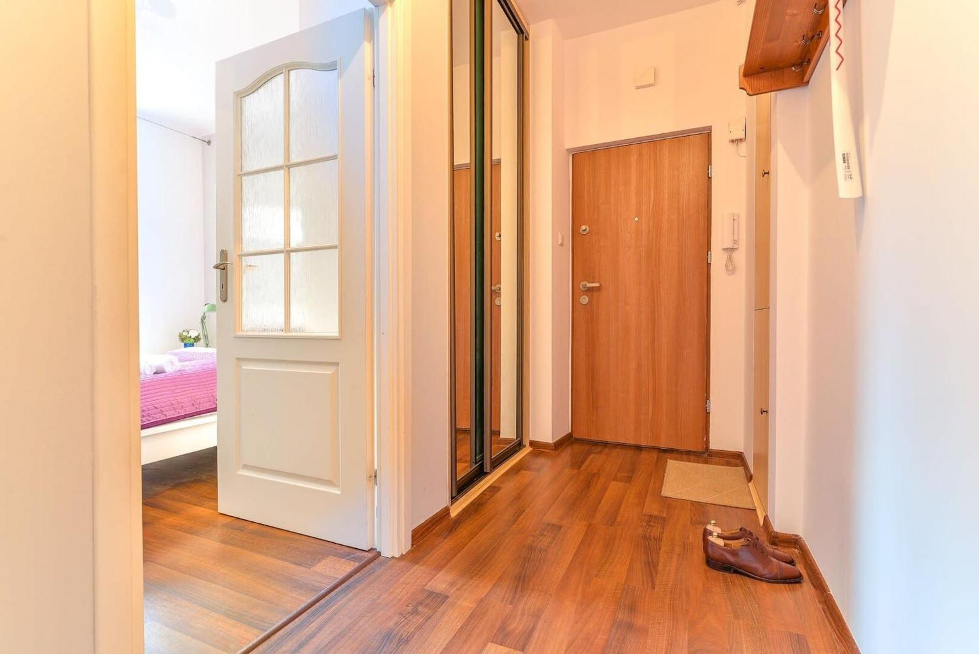 Cozy Apartment With Balcony - Palace Of Culture By Rent Like Home 바르샤바 외부 사진